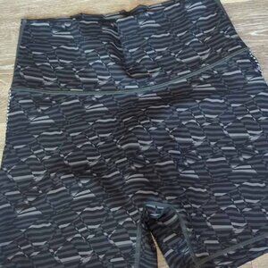 Offline by aerie size large goals bike short hi rise 5" inseam shorts